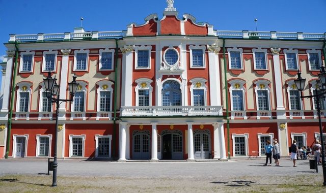 Фасад дворца Кадриорг (Таллин, 2015 г.)
